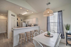Myrtle Beach Condo with Balcony about 5 Mi to Beach